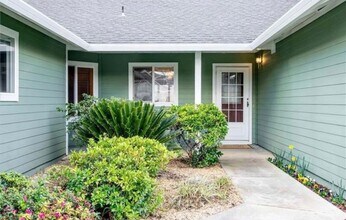 2261 Cherry Glenn Ct in Chico, CA - Building Photo - Building Photo