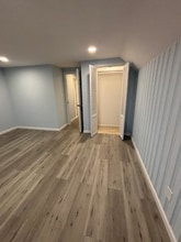 114 E Meadow Ave in East Meadow, NY - Foto de edificio - Building Photo