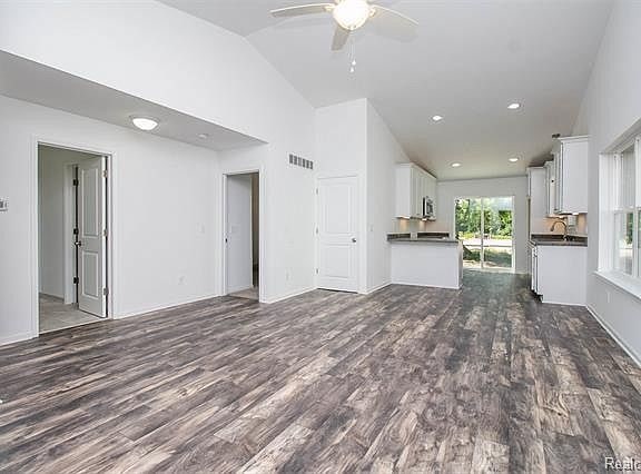 227 W McHattie St in South Lyon, MI - Building Photo - Building Photo
