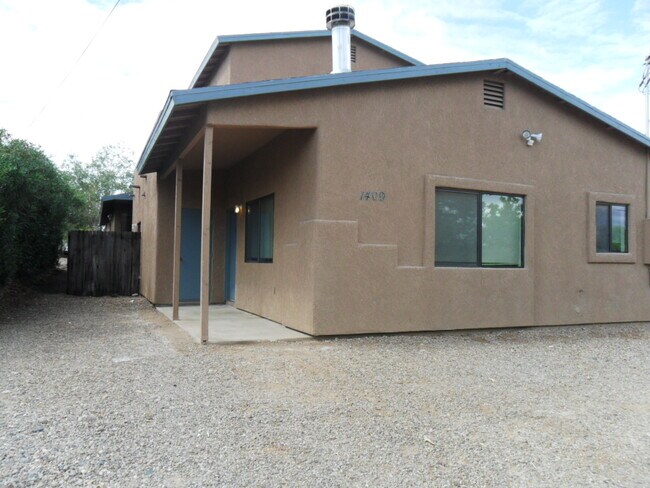 property at 1409 E Elm St