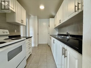 363 Lakeshore Rd E in Mississauga, ON - Building Photo - Building Photo