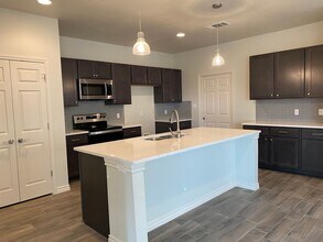 525 County Rd 306 in Jarrell, TX - Building Photo - Building Photo