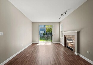 2568 Golf Ridge Cir in Naperville, IL - Building Photo - Building Photo