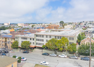 Hillside Courtyard in Daly City, CA - Building Photo - Building Photo