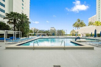 1800 N Bayshore Dr, Unit 1904 in Miami, FL - Building Photo - Building Photo