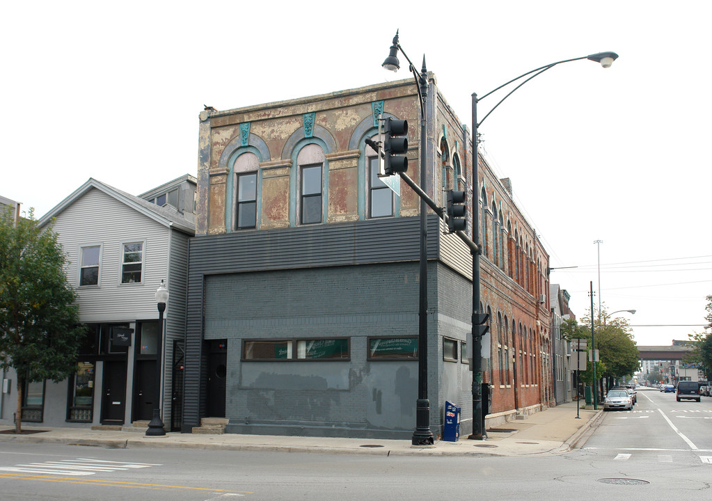 1749 S Halsted St in Chicago, IL - Building Photo