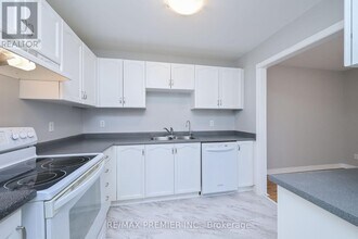 1 Violet St in Barrie, ON - Building Photo - Building Photo
