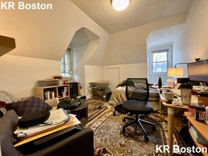 33 Imrie Rd, Unit 33 in Boston, MA - Foto de edificio - Building Photo