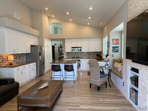 5254 Caminito Exquisito in San Diego, CA - Building Photo - Building Photo