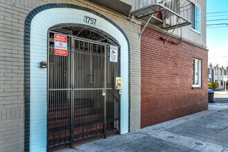 The Kensington Plaza in Oakland, CA - Building Photo - Building Photo