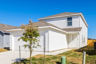 11509 Chestnut Barr Dr in Converse, TX - Building Photo - Building Photo