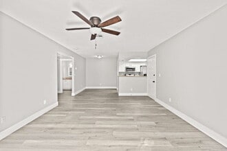 7100 W Pirates Cove Rd-Unit -1042 in Las Vegas, NV - Building Photo - Building Photo