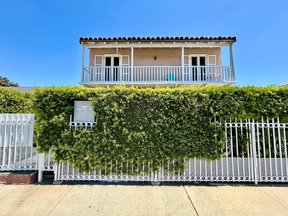 1226 S Mullen Ave, Unit 1226.5 in Los Angeles, CA - Foto de edificio