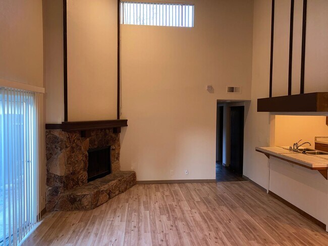 7252 Florin Mall Dr in Sacramento, CA - Building Photo - Building Photo