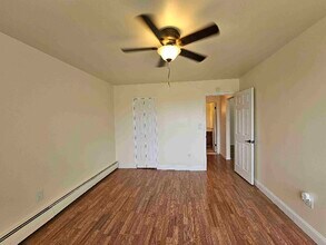 1879 W 13 Mile Rd in Madison Heights, MI - Building Photo - Building Photo