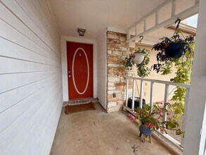 16704 Whitebrush Loop in Austin, TX - Foto de edificio - Building Photo