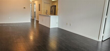 5800 W Sample Rd in Coral Springs, FL - Foto de edificio - Building Photo