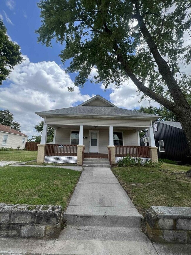 2215 S Empire Ave in Joplin, MO - Building Photo - Building Photo