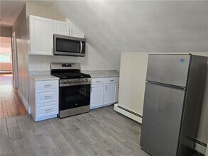 40 Summit St in East Providence, RI - Building Photo - Building Photo