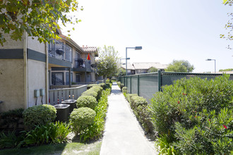 Le Med Apartment Homes in Anaheim, CA - Building Photo - Building Photo