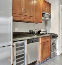 444 W 52nd St-Unit -1W in New York, NY - Building Photo - Building Photo