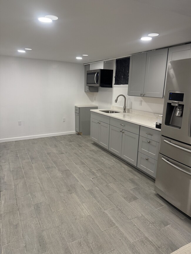 905 Ferndale Blvd, Unit Basement Apt