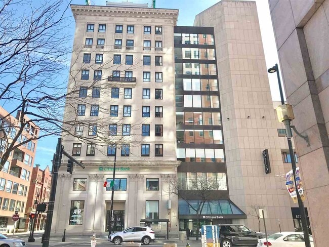 875 Elm St in Manchester, NH - Building Photo - Building Photo