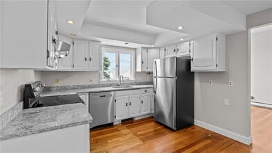 54 Hillside Ave in Tiverton, RI - Building Photo - Building Photo