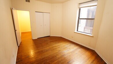 3147 W Medill Ave, Unit 2 in Chicago, IL - Foto de edificio - Building Photo