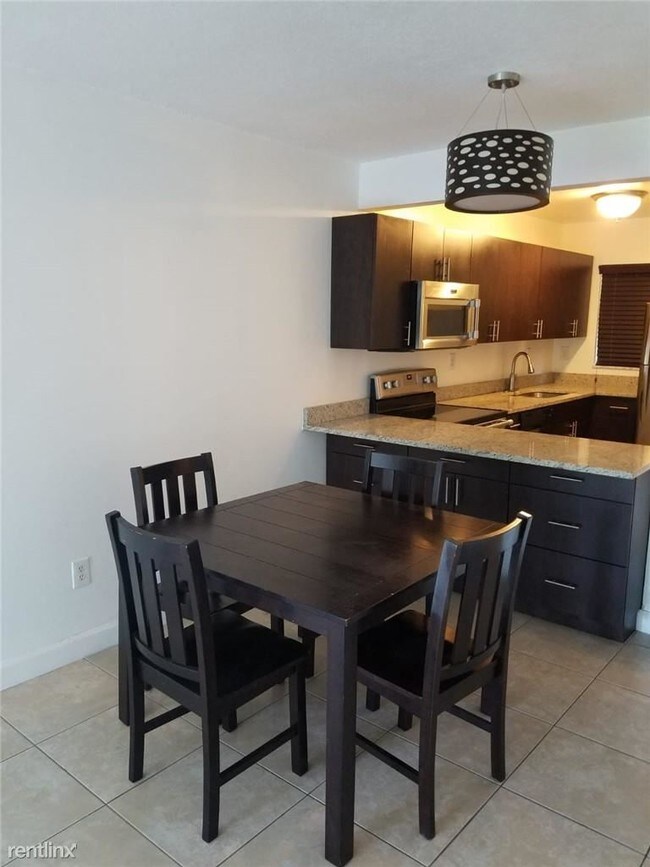 4121 Stirling Rd-Unit -Apt 204 in Davie, FL - Building Photo - Building Photo