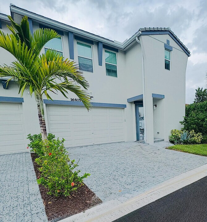 16405 Capilano Ct in Westlake, FL - Building Photo