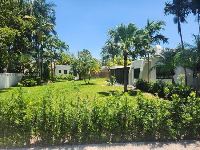 241 Palmetto Dr in Miami Springs, FL - Building Photo - Building Photo