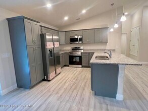 960 Happiness Ave SW in Palm Bay, FL - Building Photo - Building Photo