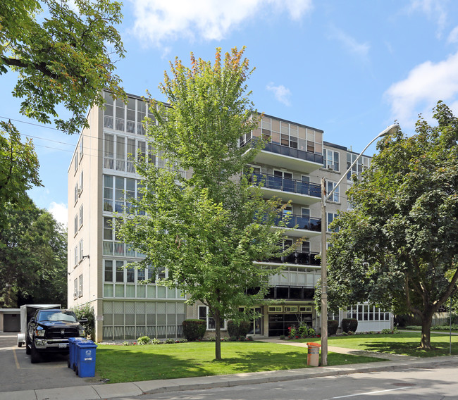 Dorchester Apartments in Hamilton, ON - Building Photo - Primary Photo