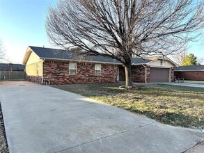 3908 Hickory Stick Dr in Chickasha, OK - Foto de edificio - Building Photo