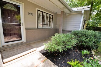 1902 Coulcrest Dr in Houston, TX - Building Photo - Building Photo