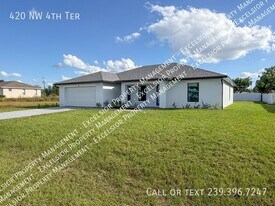 420 NW 4th Terrace in Cape Coral, FL - Building Photo