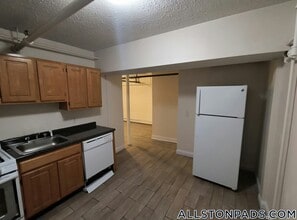 1131 Commonwealth Ave, Unit A in Boston, MA - Building Photo - Building Photo