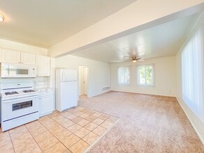 1000 E Burnett St, Unit 4 in Signal Hill, CA - Building Photo - Building Photo