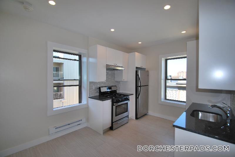 4 Hamlet St in Boston, MA - Building Photo