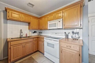 2101 SW Wall St, Unit Apartment A in Blue Springs, MO - Building Photo - Building Photo