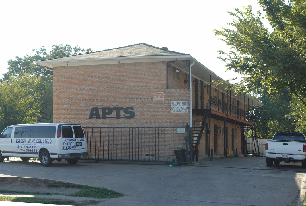 APTS in Dallas, TX - Foto de edificio