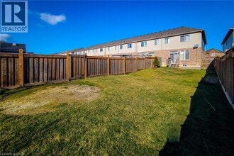 33 Fairgrounds Dr in Hamilton, ON - Building Photo - Building Photo