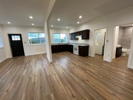 1209 Akipola St in Kailua, HI - Building Photo