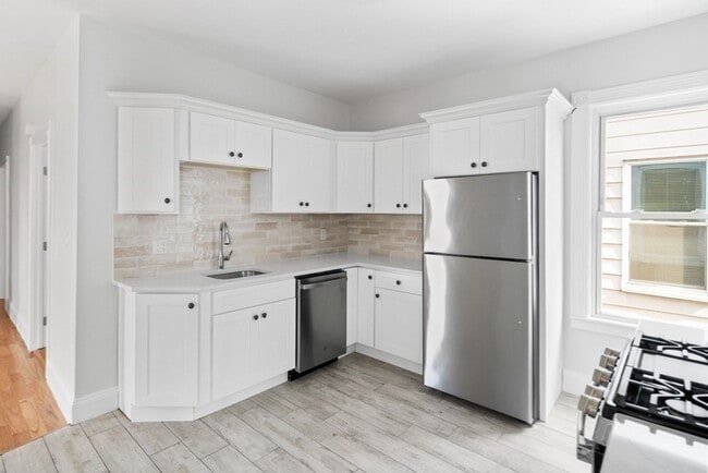 33 Harbor View St in Boston, MA - Building Photo - Building Photo