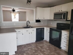 557 Highland Towne Ln in Warrenton, VA - Building Photo - Building Photo