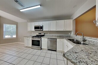 2415 Pine Cone Dr in Houston, TX - Building Photo - Building Photo