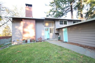 14735 Bethel Ln SW in Vashon, WA - Building Photo - Building Photo