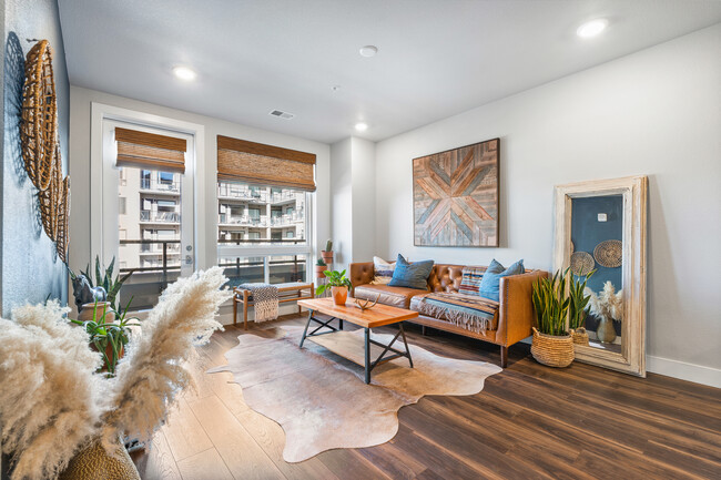 20 Wilcox St, Unit 403 in Castle Rock, CO - Foto de edificio - Building Photo