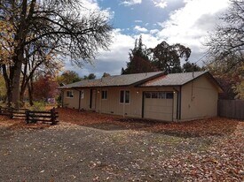 380 Spaulding Ave in Brownsville, OR - Building Photo